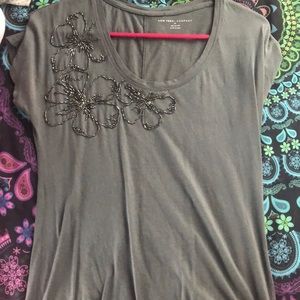 Grey flower tee